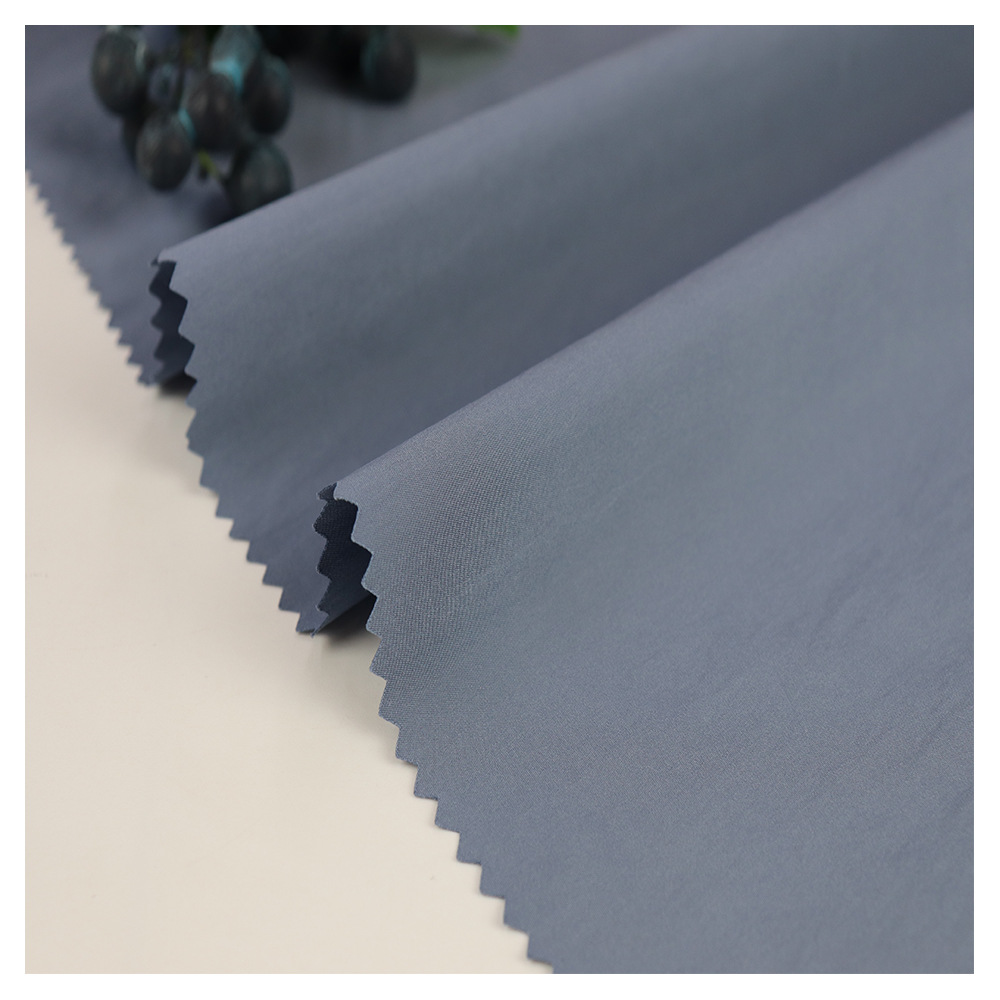 平纹威尼斯风衣面料 棉服羽绒服裤装时装面料 秋冬涤纶面料 现货