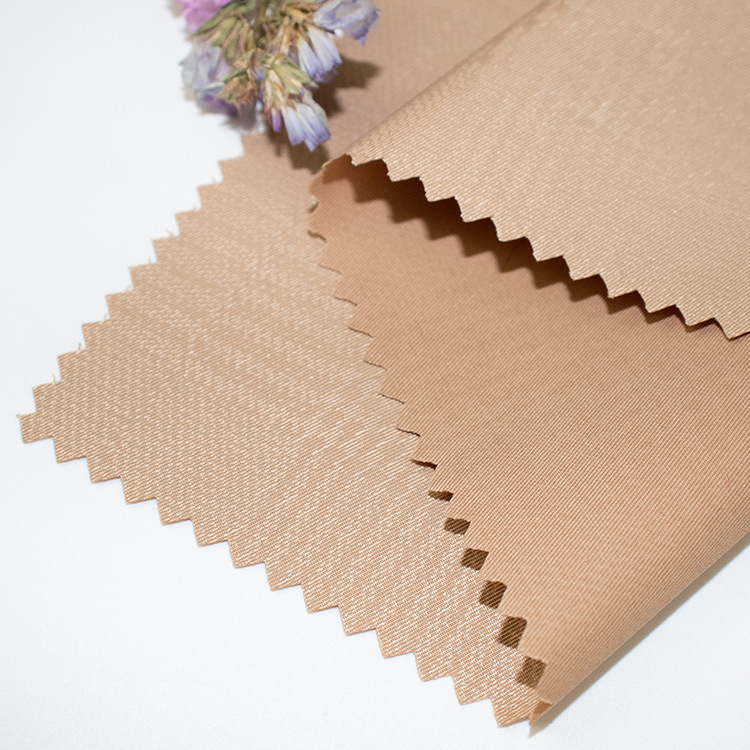 40d斜纹涂层面料 全涤风衣面料 春秋款服装涤纶面料 现货供应