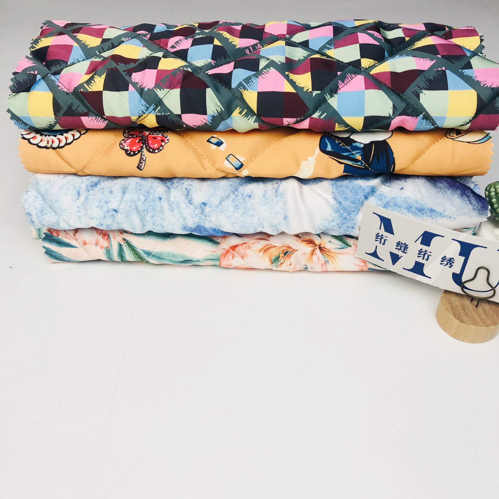 菱形格子仿真丝印花绗棉绣花 睡衣布料春秋外套缎面夹棉绗缝加工