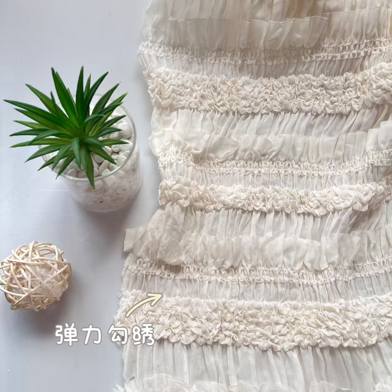 蕾丝绳绣盘带绣弹力压皱木耳边连衣裙面料纱裙韩国氛围面料批发