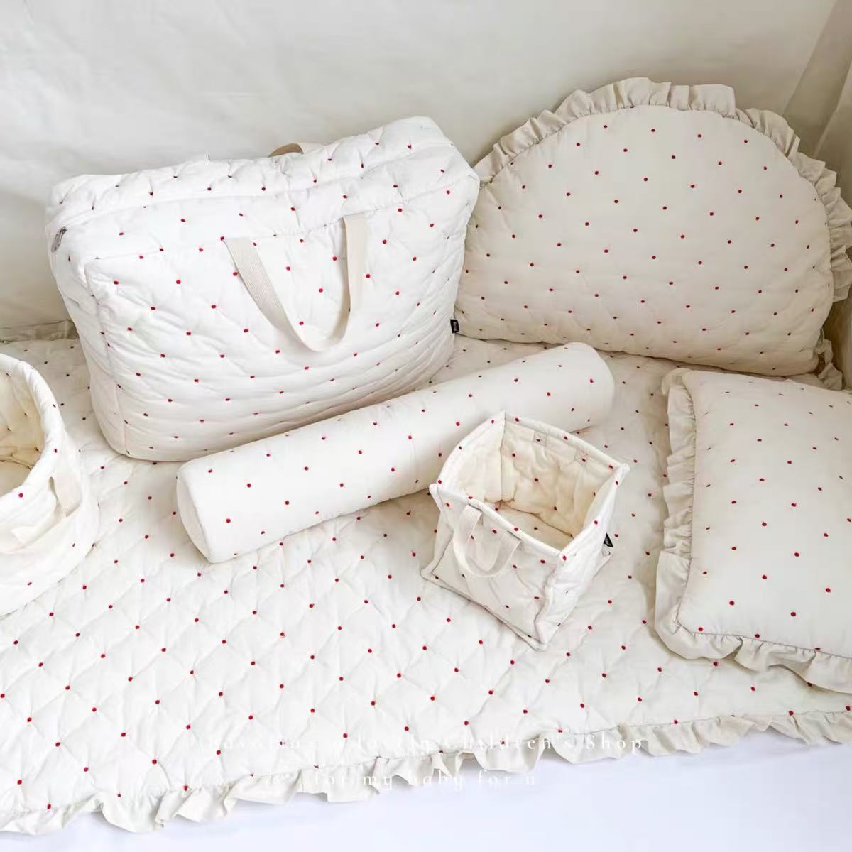 绗缝棉布料衍缝绗绣花面料云朵包绣花布料刺绣面料平绣服装