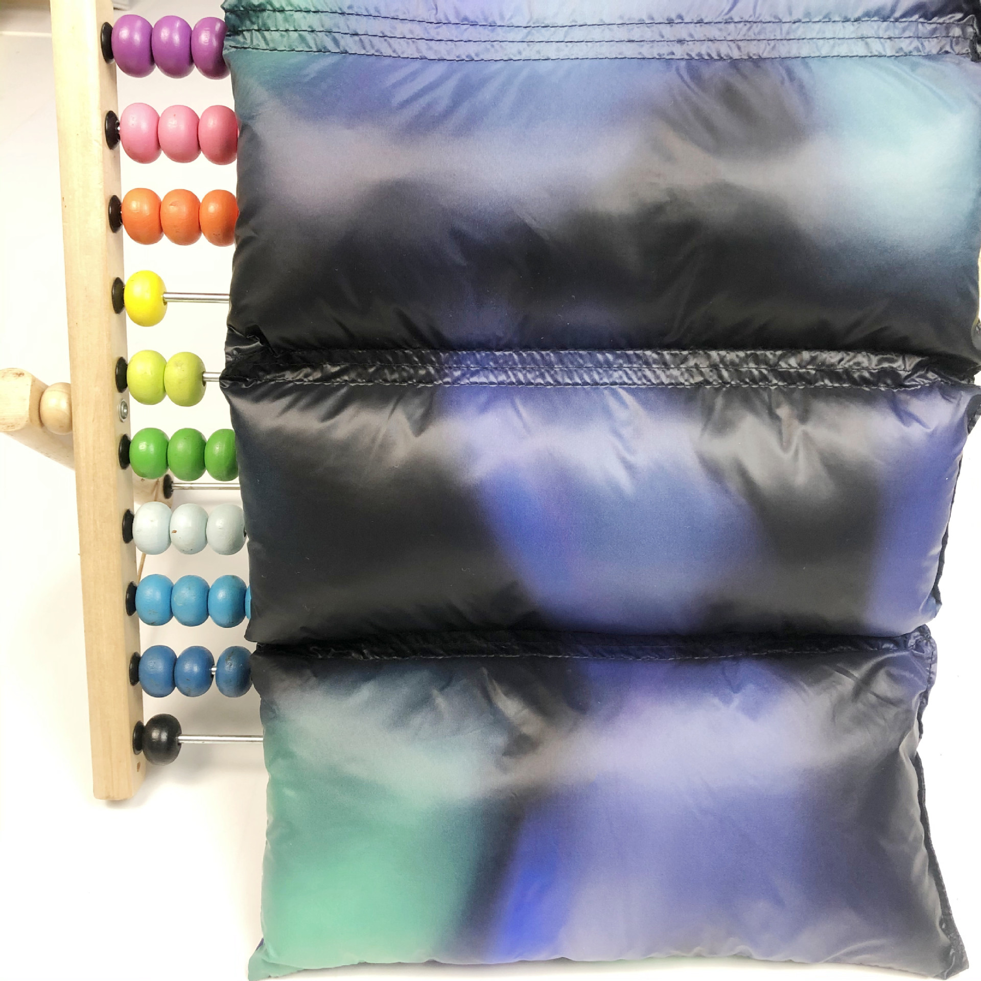 仿扎染风格尼龙数码印花 蓝黑渐变色 尼丝纺羽绒服棉服面料