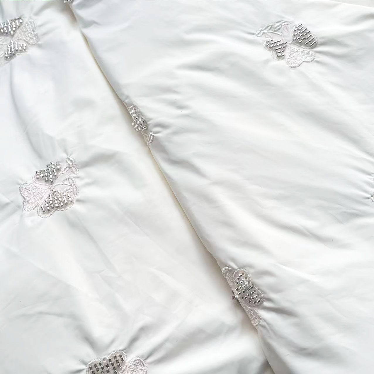 定制羽绒服三合一直充绒面料珠管三次绣花涤纶充绒半成品防水防风