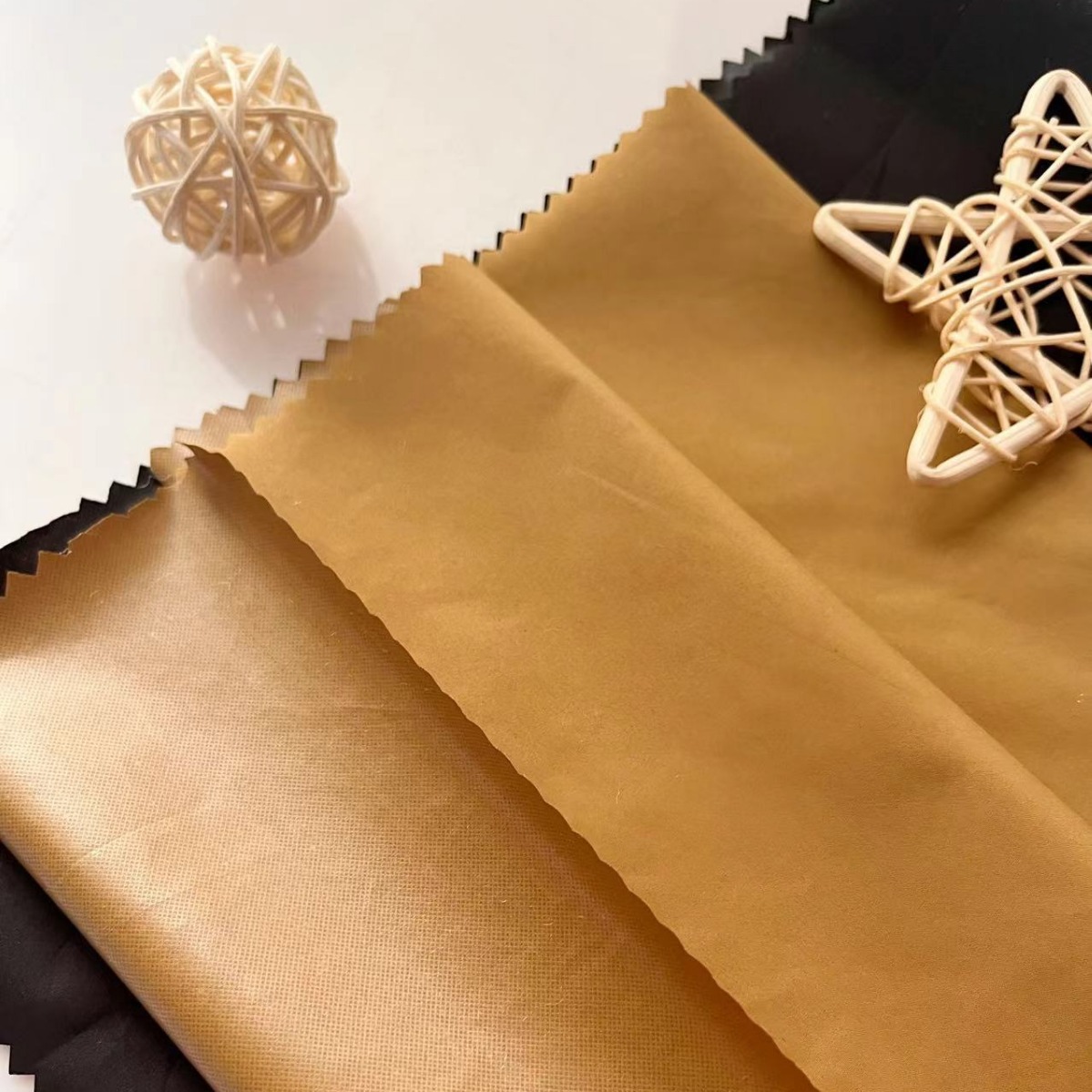 400春亚纺三防超厚贴膜羽绒服冲锋衣面料涤纶布工装马甲染色布