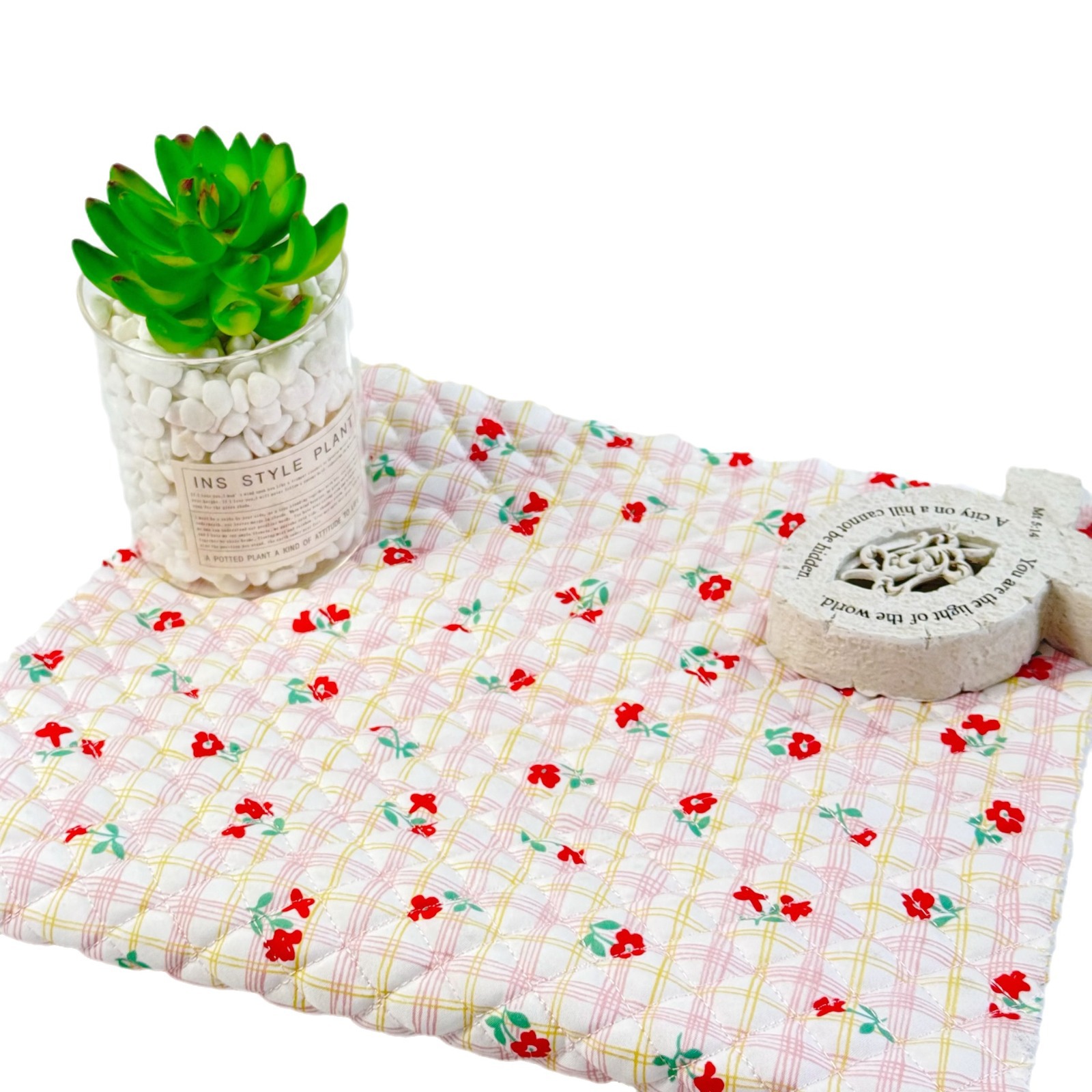 全涤春亚纺小菱形格绗缝夹棉布绗绣绗棉面料小碎花化妆包箱包定制