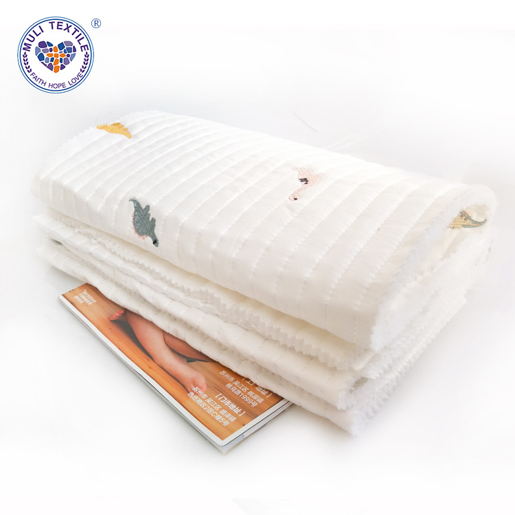 批发纯棉宽条纹绣花绗绣绗缝面料羽绒服小熊卡通刺绣绗棉