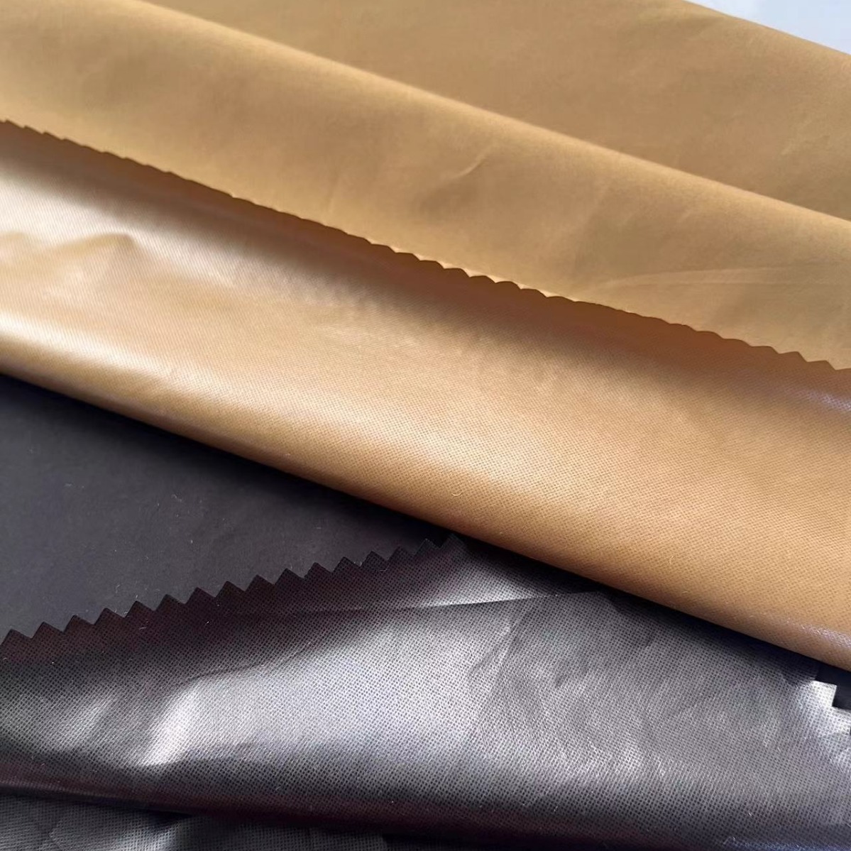 400春亚纺三防超厚贴膜羽绒服冲锋衣面料涤纶布工装马甲染色布