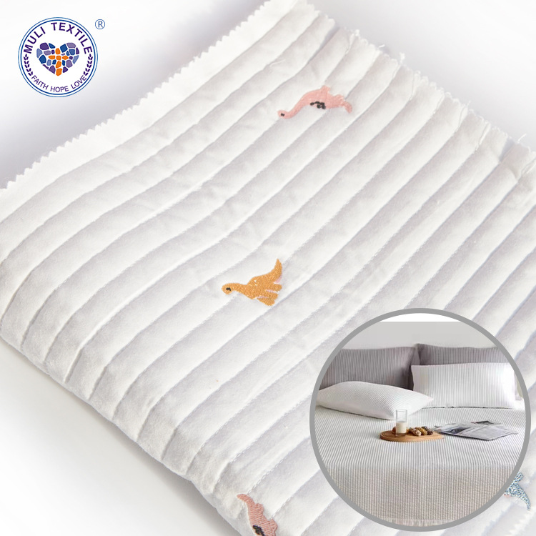 批发纯棉宽条纹绣花绗绣绗缝面料羽绒服小熊卡通刺绣绗棉