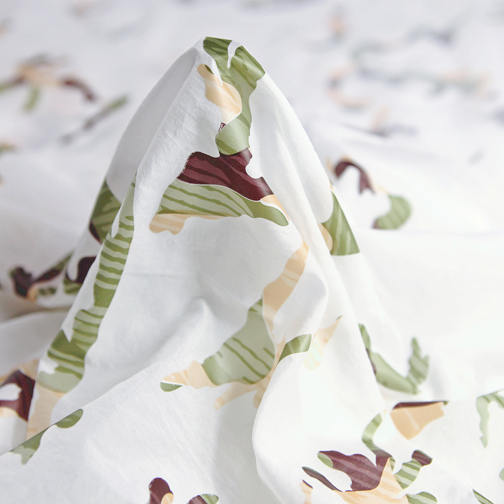 尼龙迷彩烫金印花轻薄冰感防晒服羽绒服面料现货批发