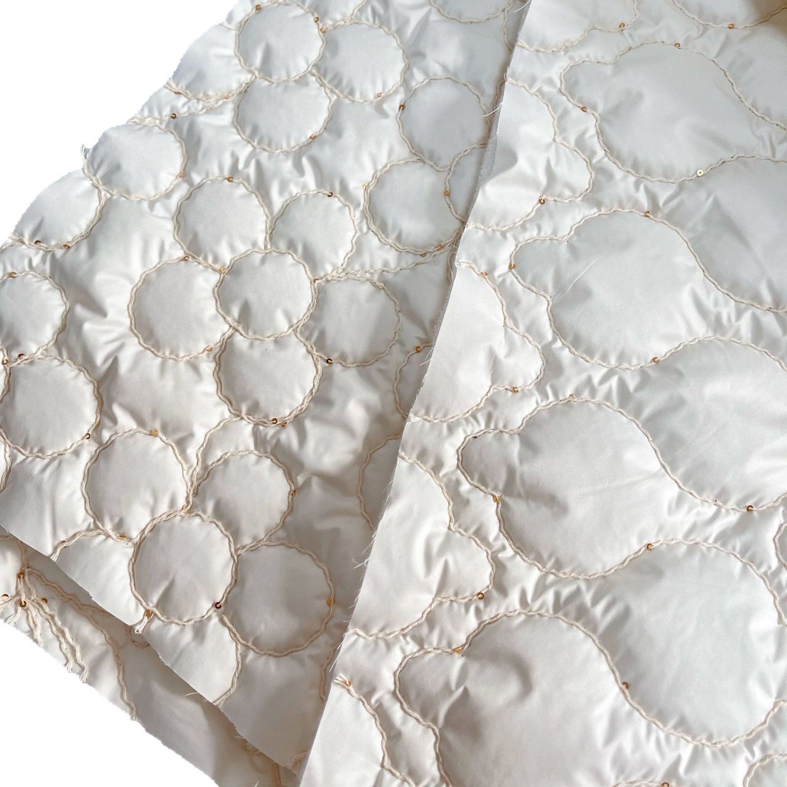 定制亮片绳绣绗棉多种花型服装包包面料绗缝夹包衍缝棉布料绣花布