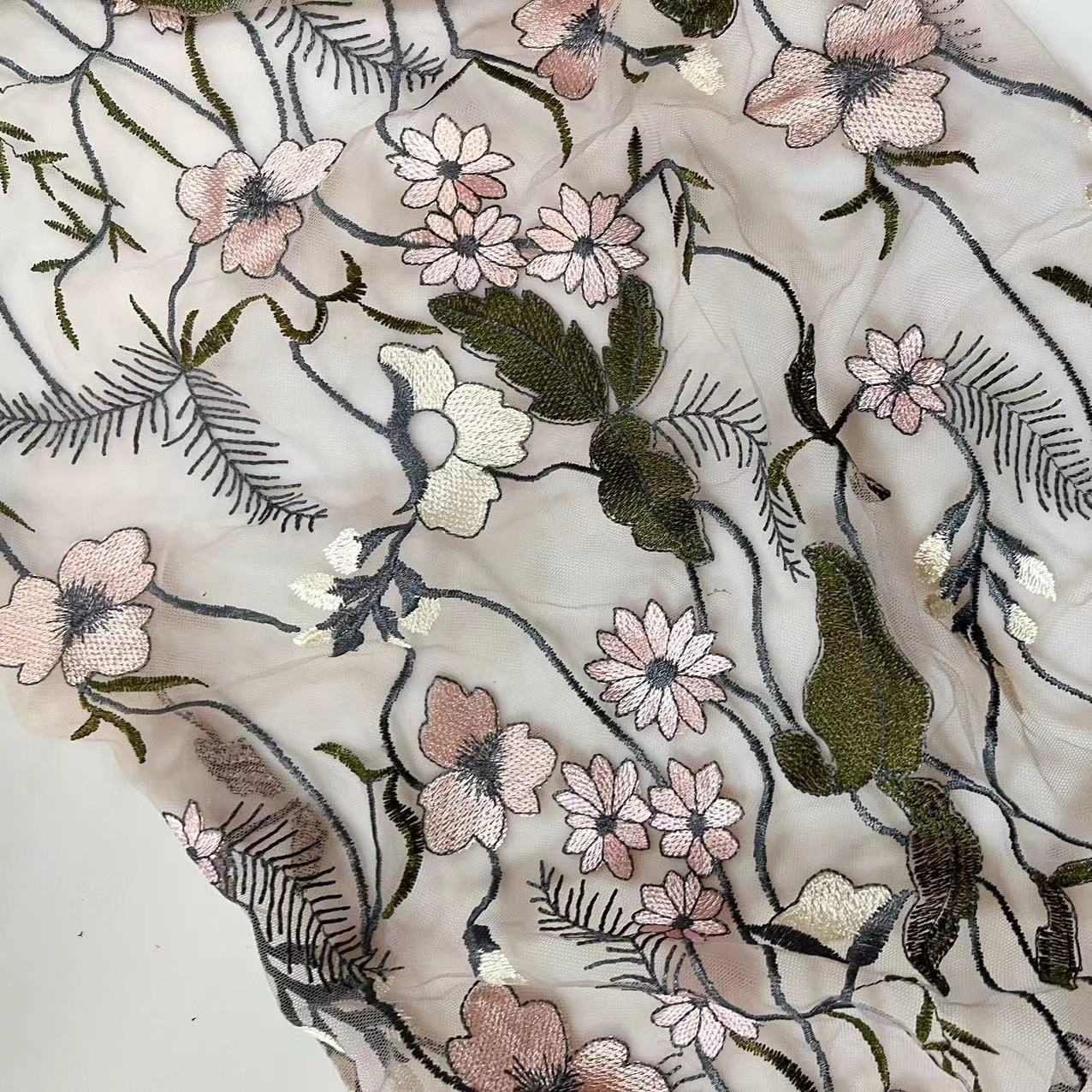 高档网纱平绣礼服面料立体浮花盘童装连衣裙刺绣蕾丝花边面料