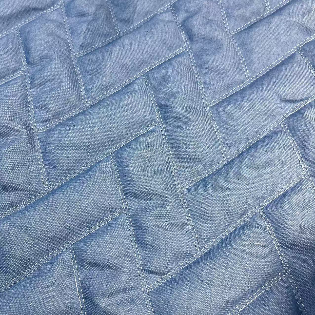 牛仔绗缝面料夹棉刺绣布棉服包包面料夹棉布料v形沙发垫绣花布