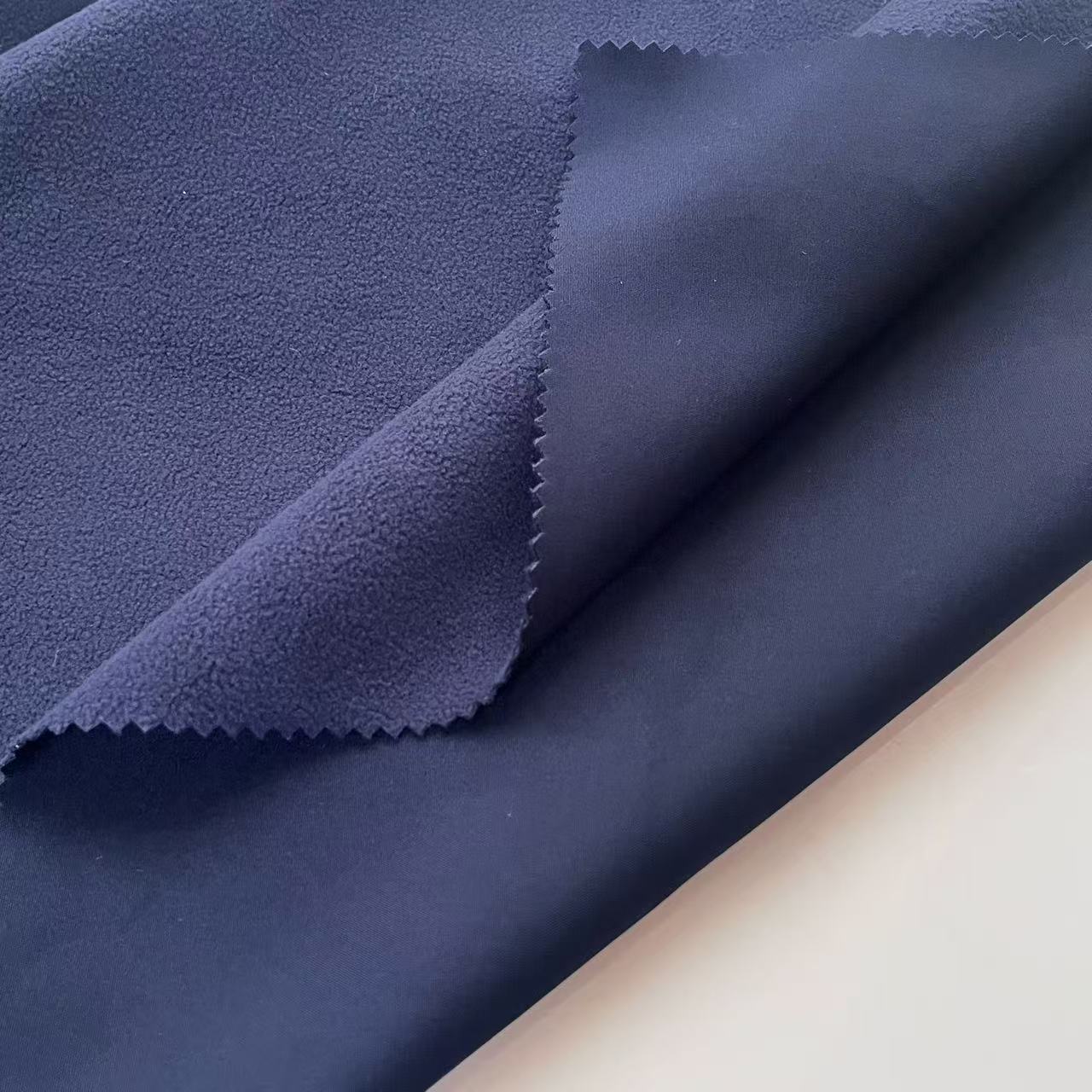 涤纶四面弹复合摇粒绒加厚校服外套秋冬软壳冲锋衣面料保暖防水