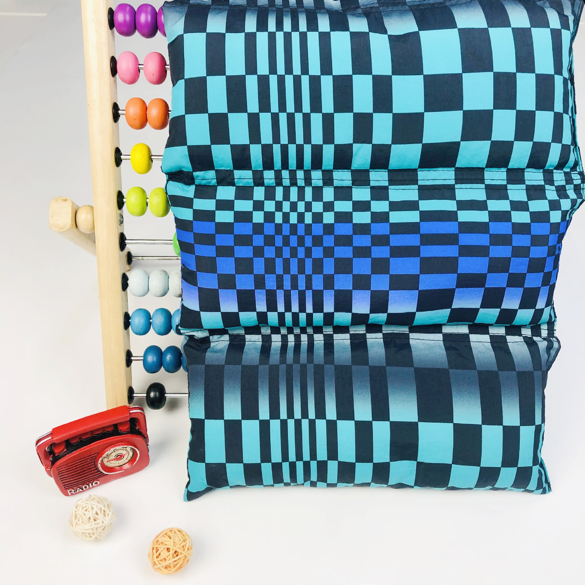 自有工厂数码印花马赛克欧美时尚格子尼龙棉服羽绒服面料现货批发